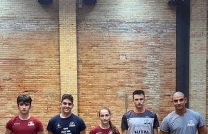 Alzira homenajea a Julián Perea de la mano de las cinco figuras femeninas de la halterofilia española